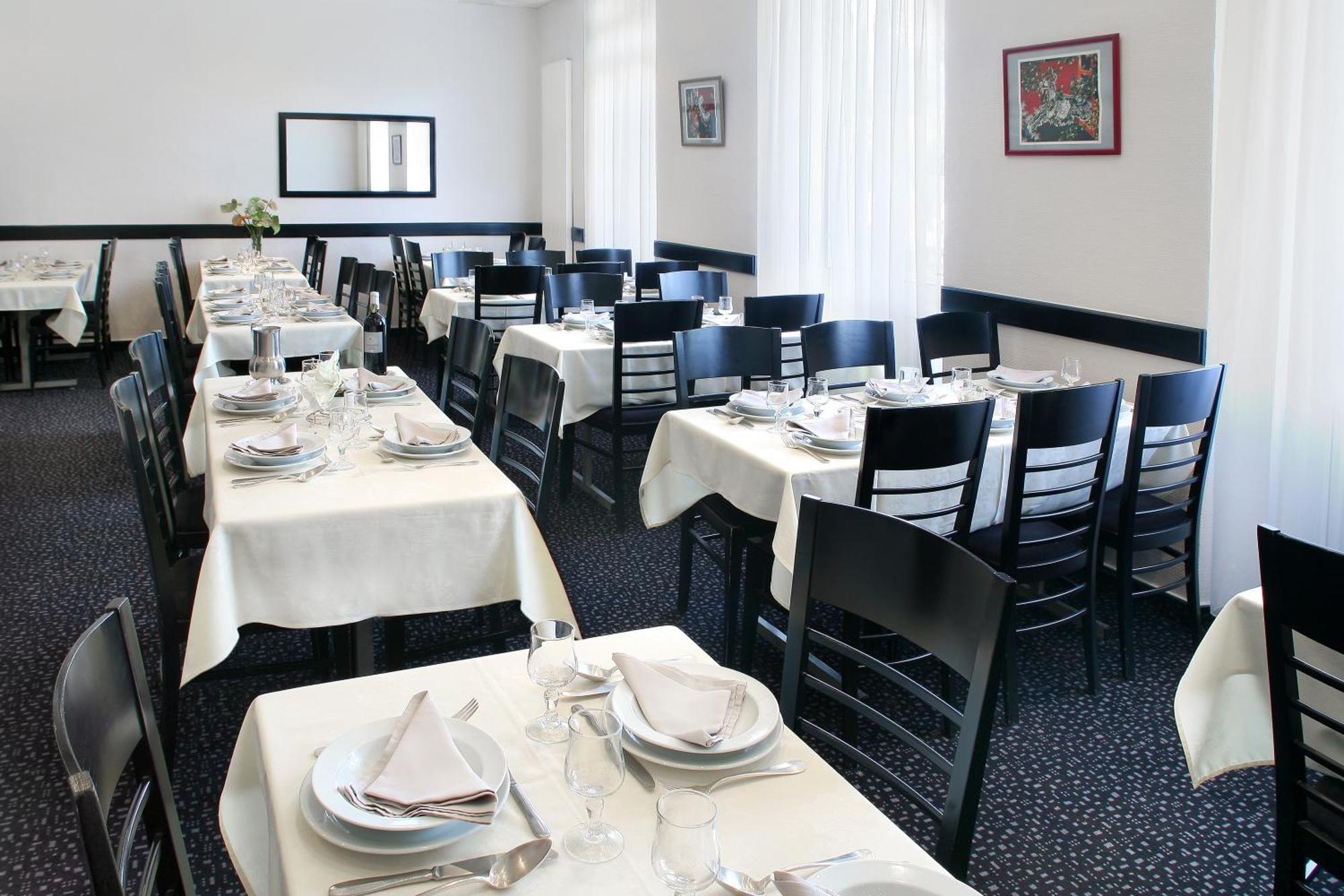 Hotel Montfort 2*